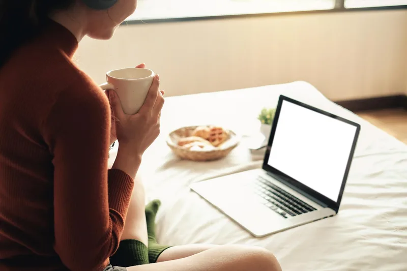 離開辦公室的午後散步，一杯咖啡開啟不同的日常